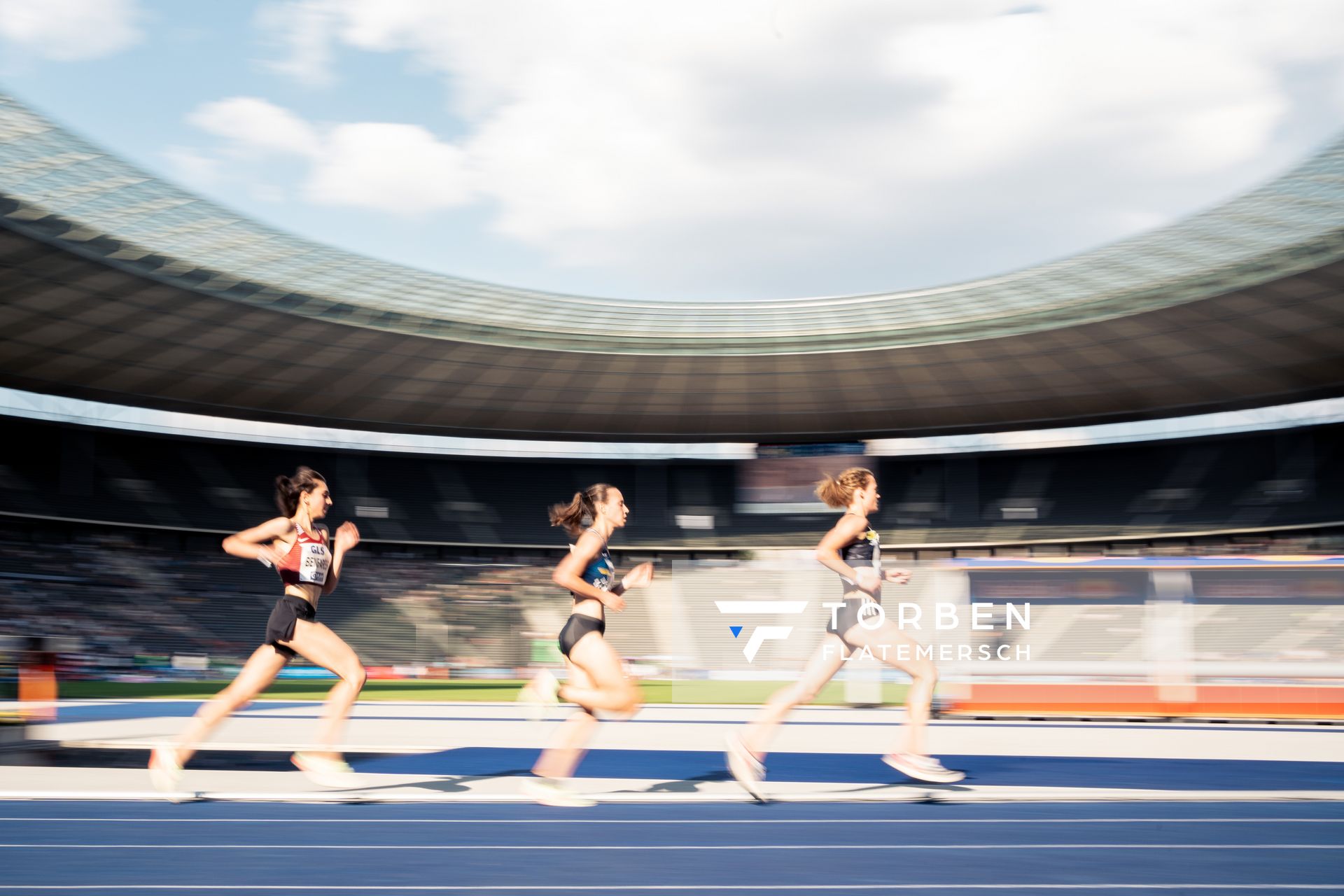 Alina Reh (SCC Berlin), Hanna Klein (LAV Stadtwerke Tuebingen), Sara Benfares (LC Rehlingen) waehrend der deutschen Leichtathletik-Meisterschaften im Olympiastadion am 26.06.2022 in Berlin